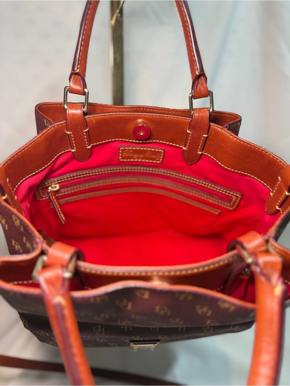 Dooney & Bourke classic dooney
